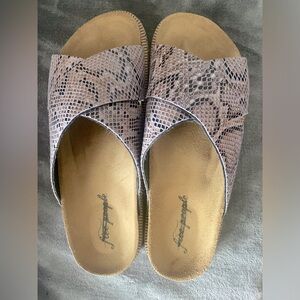 Free People women’s slides size 10